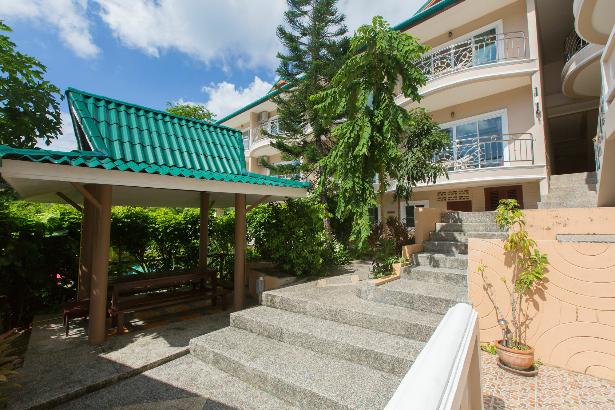 Patong Rai Rom Yen Resort Sha Eksteriør bilde